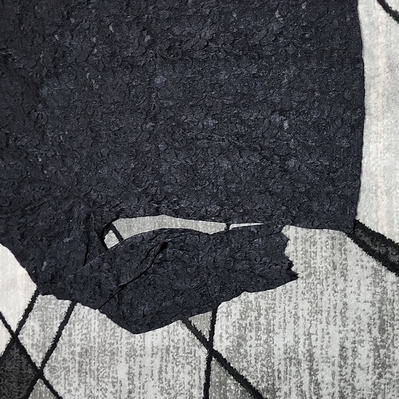 FLORAL LACE BLACK SHEER FITTED MOCK-NECK LONG-SLEEVED TOP - Picture 4 of 15